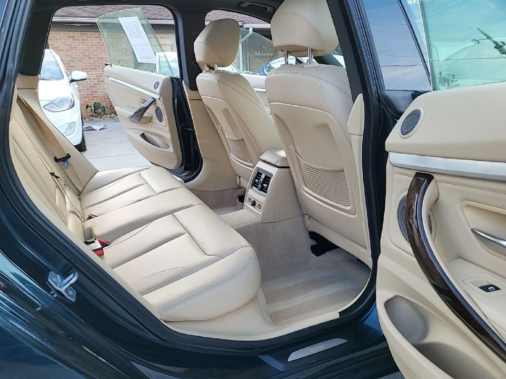 2015 BMW 3 Series Image 16