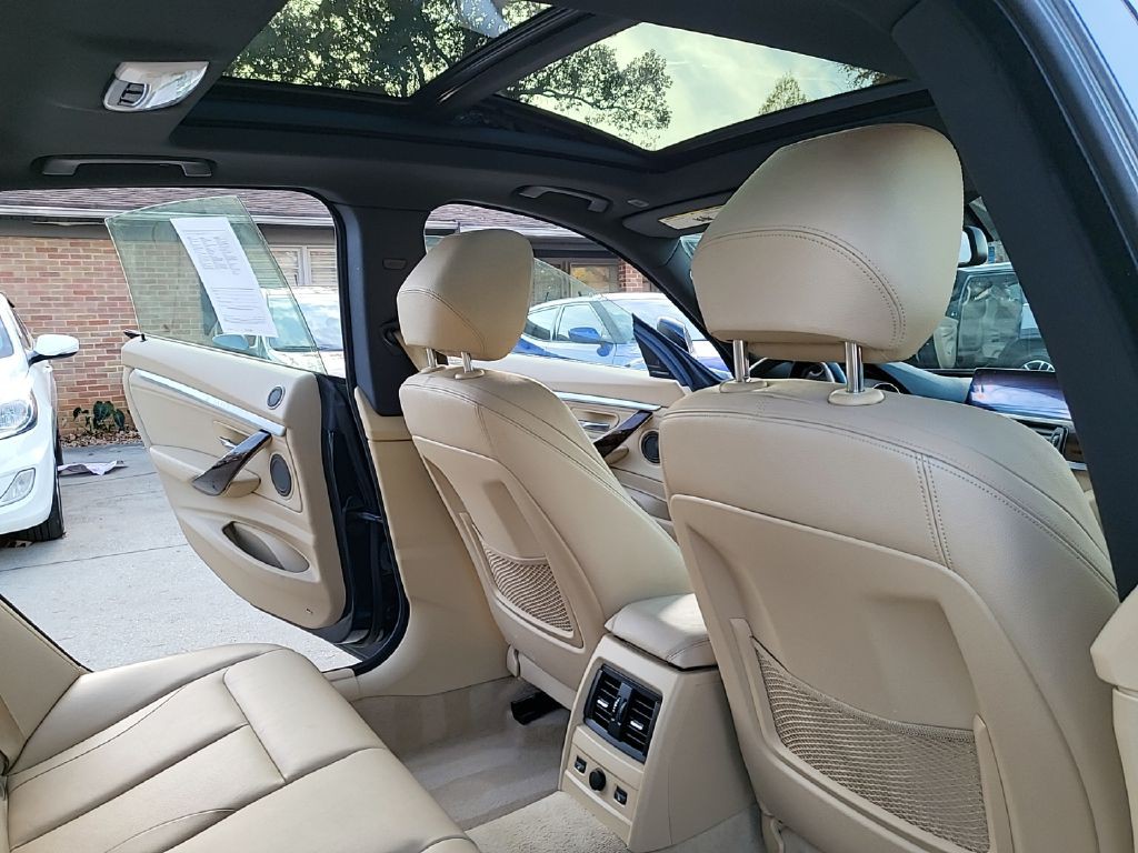 2015 BMW 3 Series Image 17