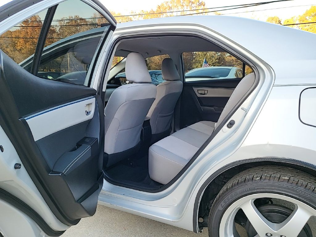 2015 Toyota Corolla Image 9