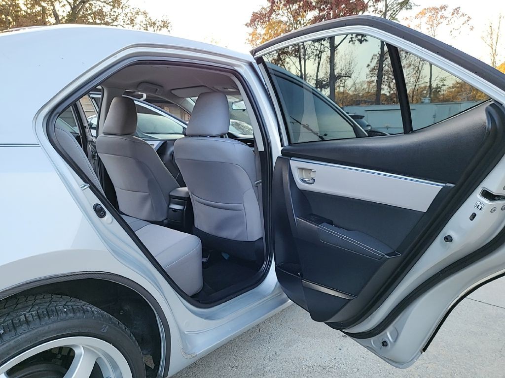 2015 Toyota Corolla Image 11