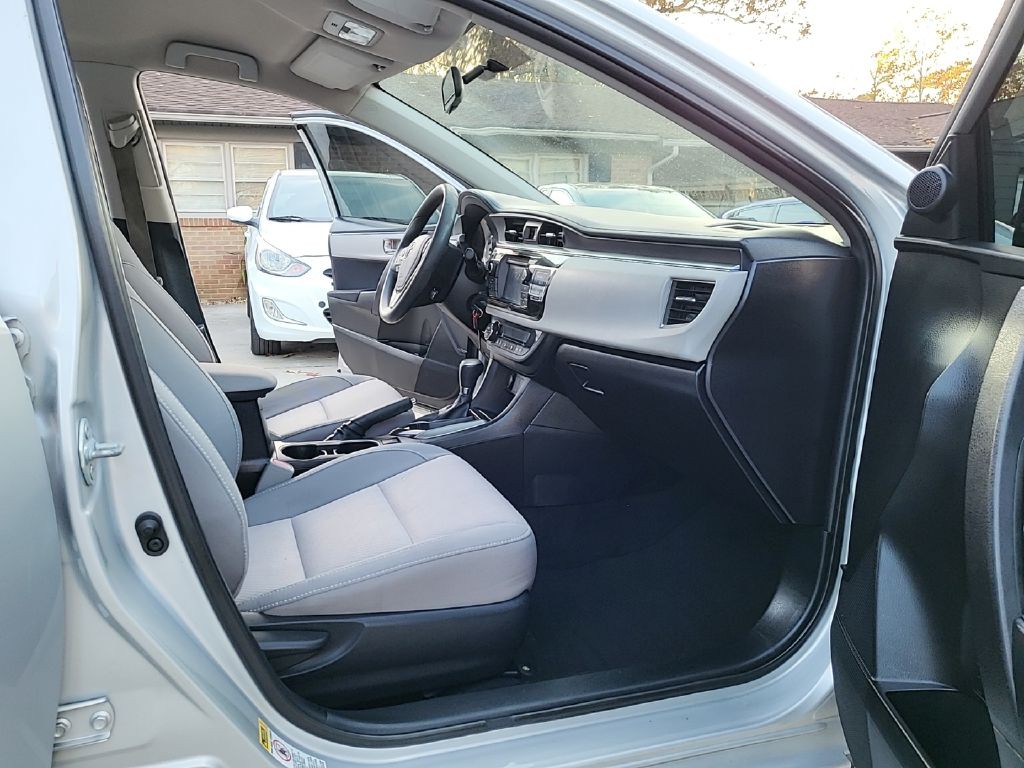 2015 Toyota Corolla Image 14