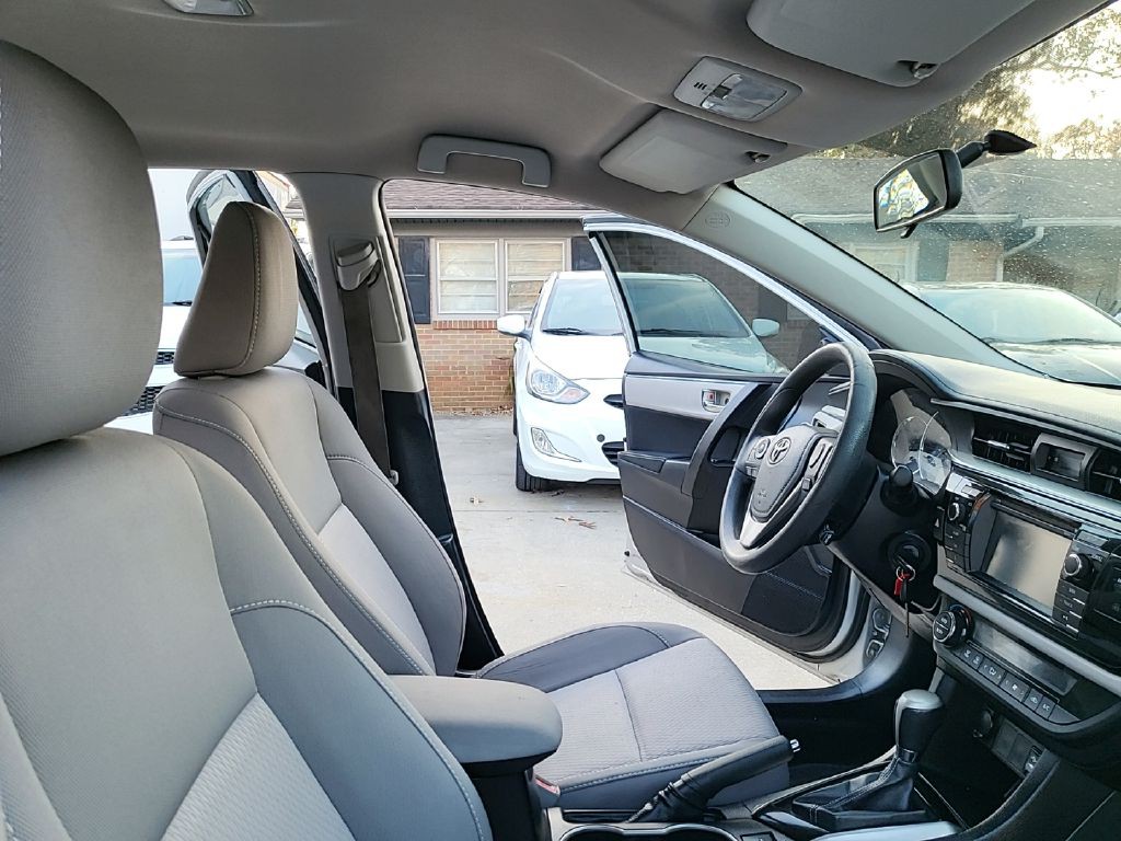 2015 Toyota Corolla Image 15