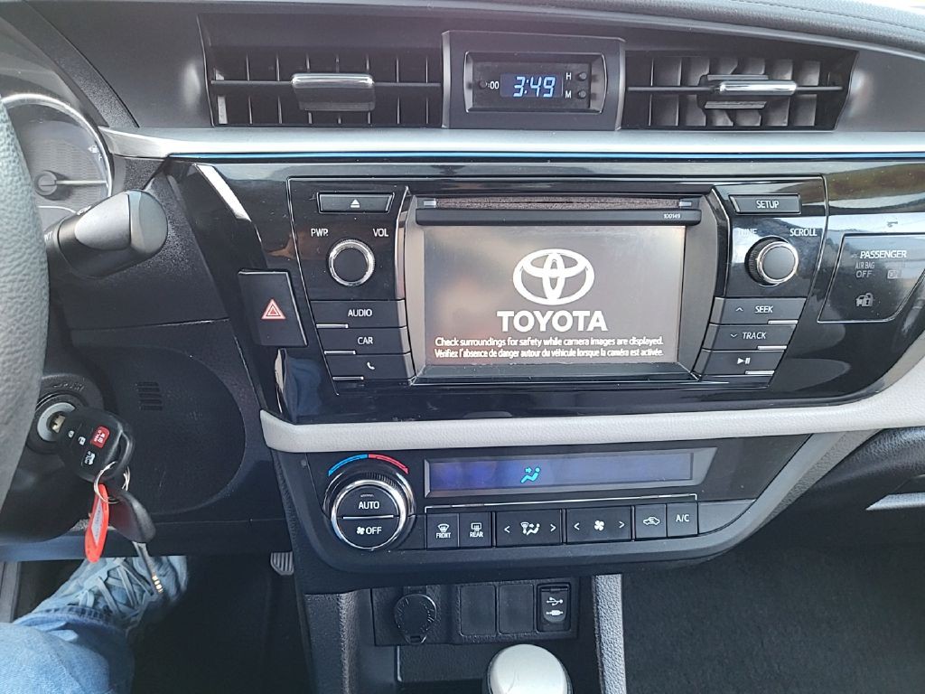 2015 Toyota Corolla Image 16