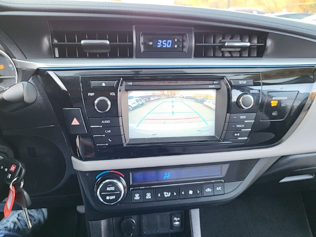 2015 Toyota Corolla Image 17