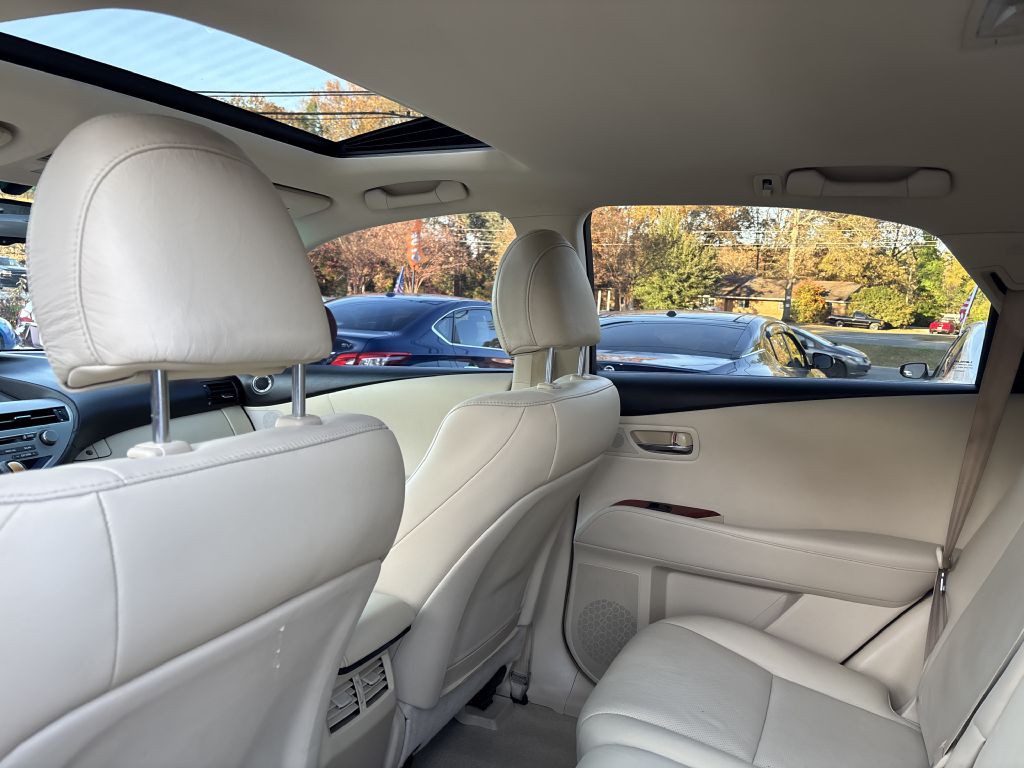 2010 Lexus RX Image 12