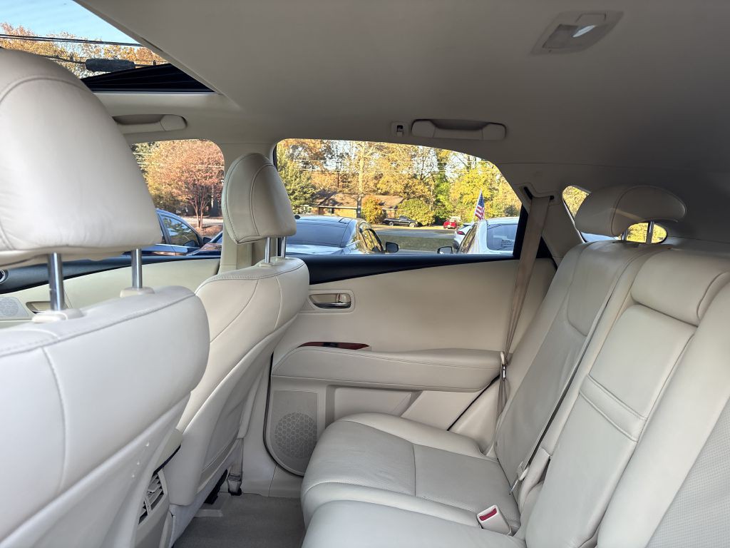 2010 Lexus RX Image 16