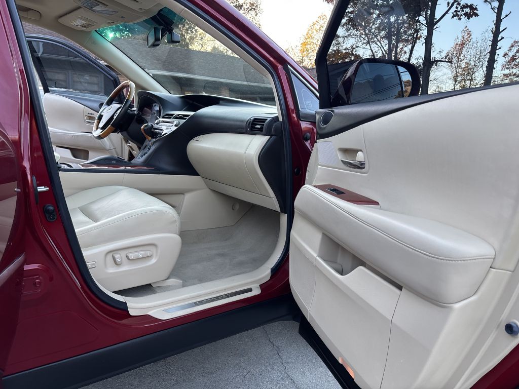 2010 Lexus RX Image 17