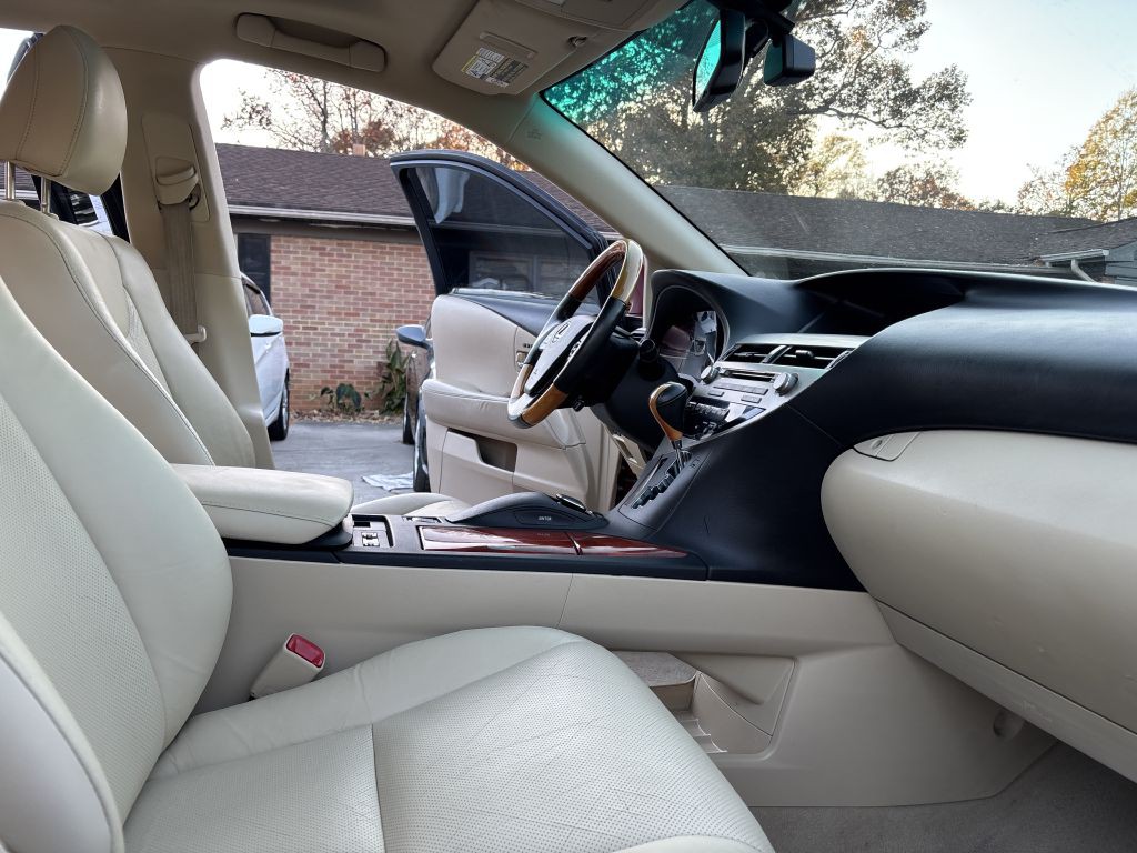 2010 Lexus RX Image 19