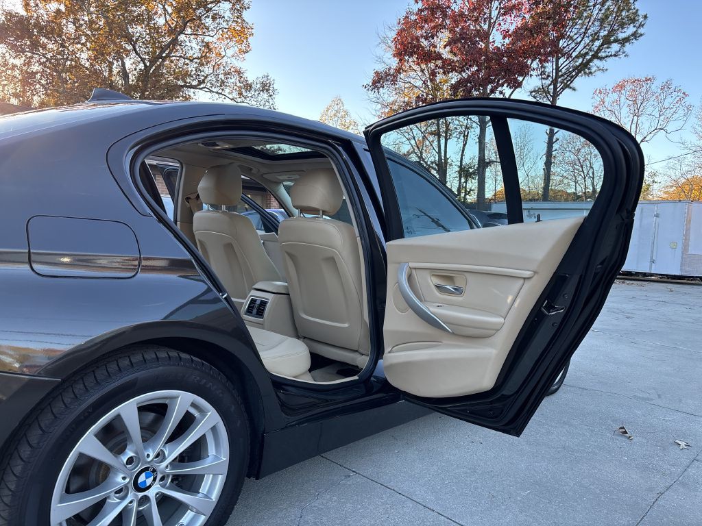 2016 BMW 3 Series Image 15