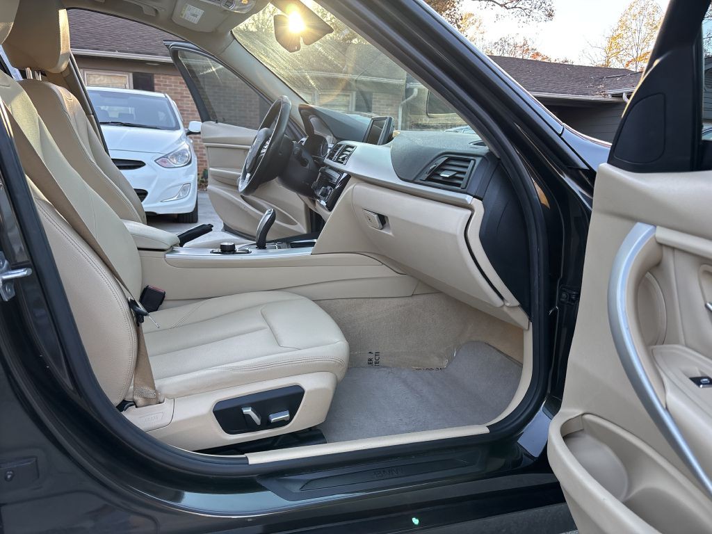 2016 BMW 3 Series Image 17