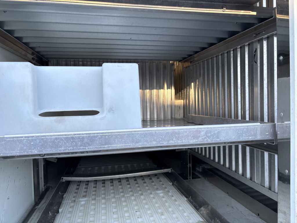 2017 Ford Econoline Image 9