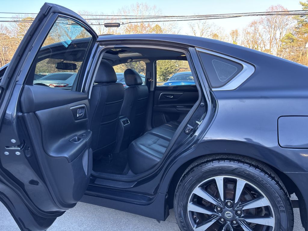 2017 Nissan Altima Image 10