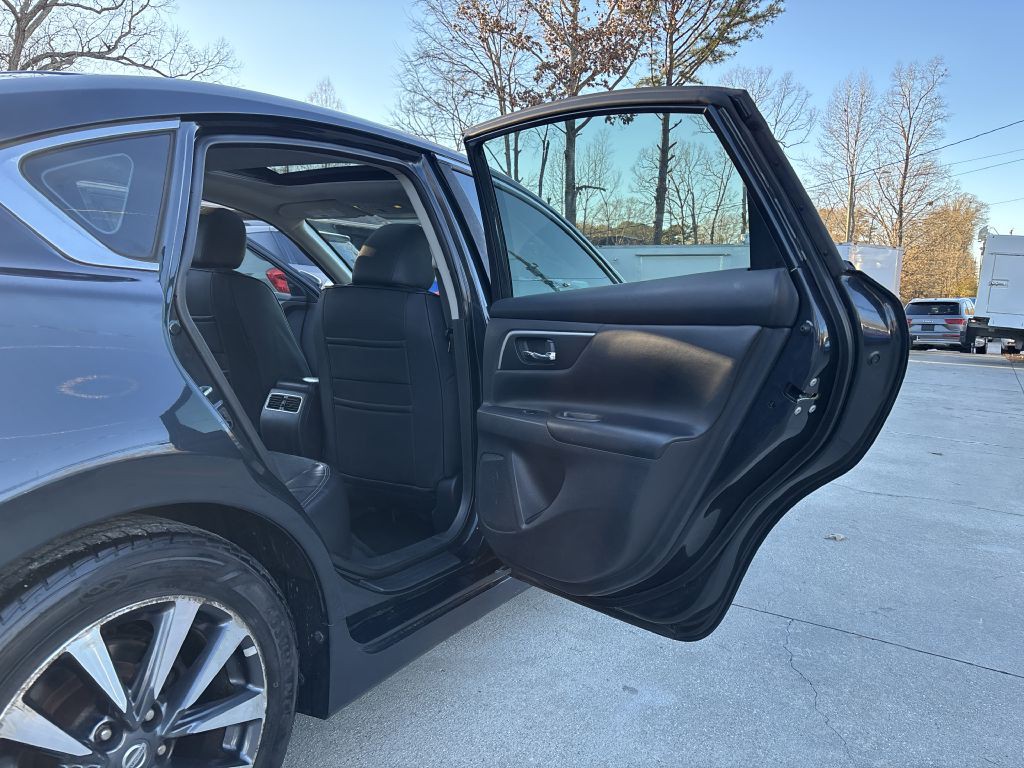 2017 Nissan Altima Image 17