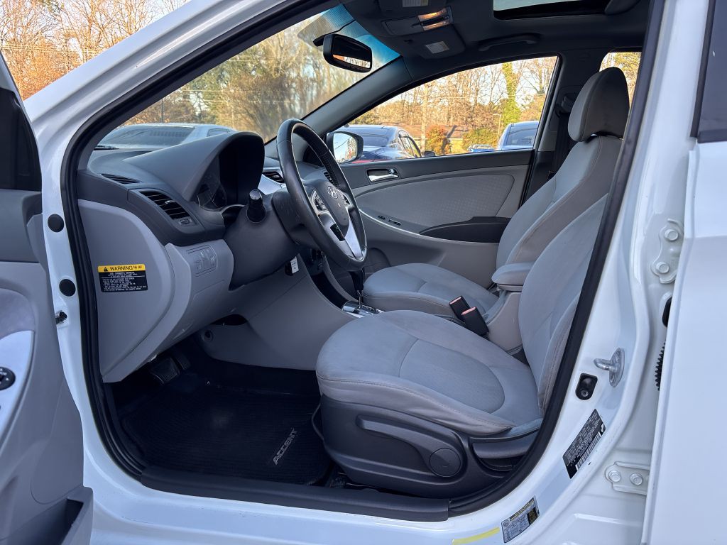 2013 Hyundai Accent Image 8
