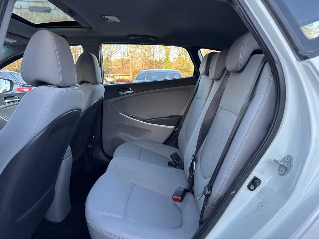 2013 Hyundai Accent Image 11