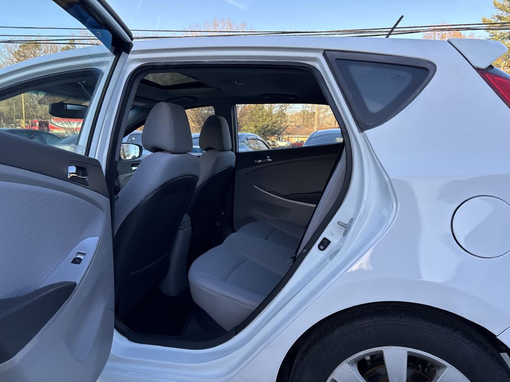 2013 Hyundai Accent Image 14