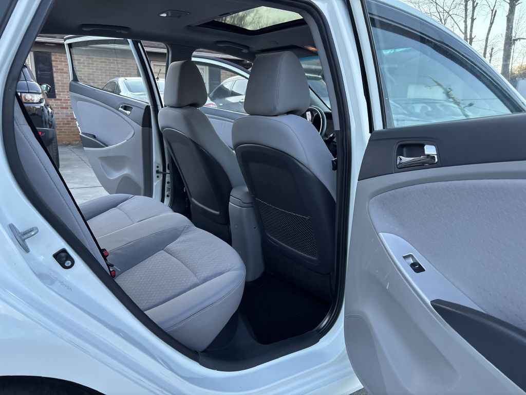 2013 Hyundai Accent Image 15