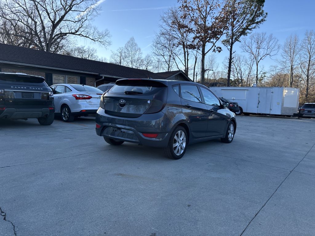 2012 Hyundai Accent Image 4