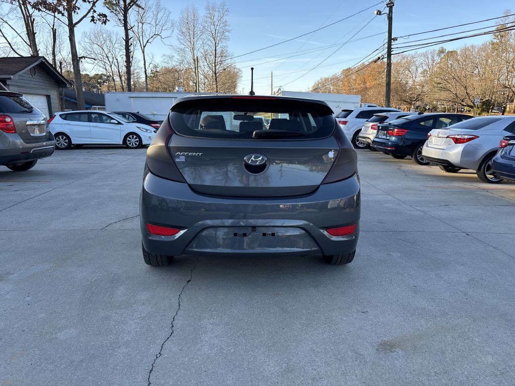 2012 Hyundai Accent Image 7