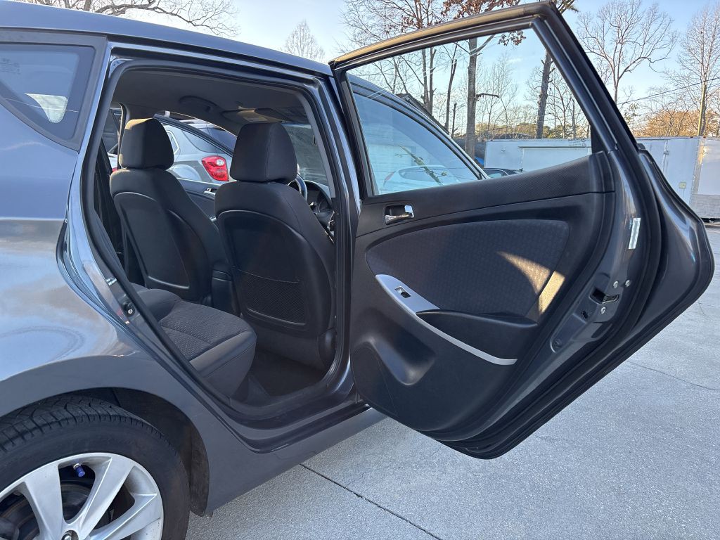 2012 Hyundai Accent Image 13