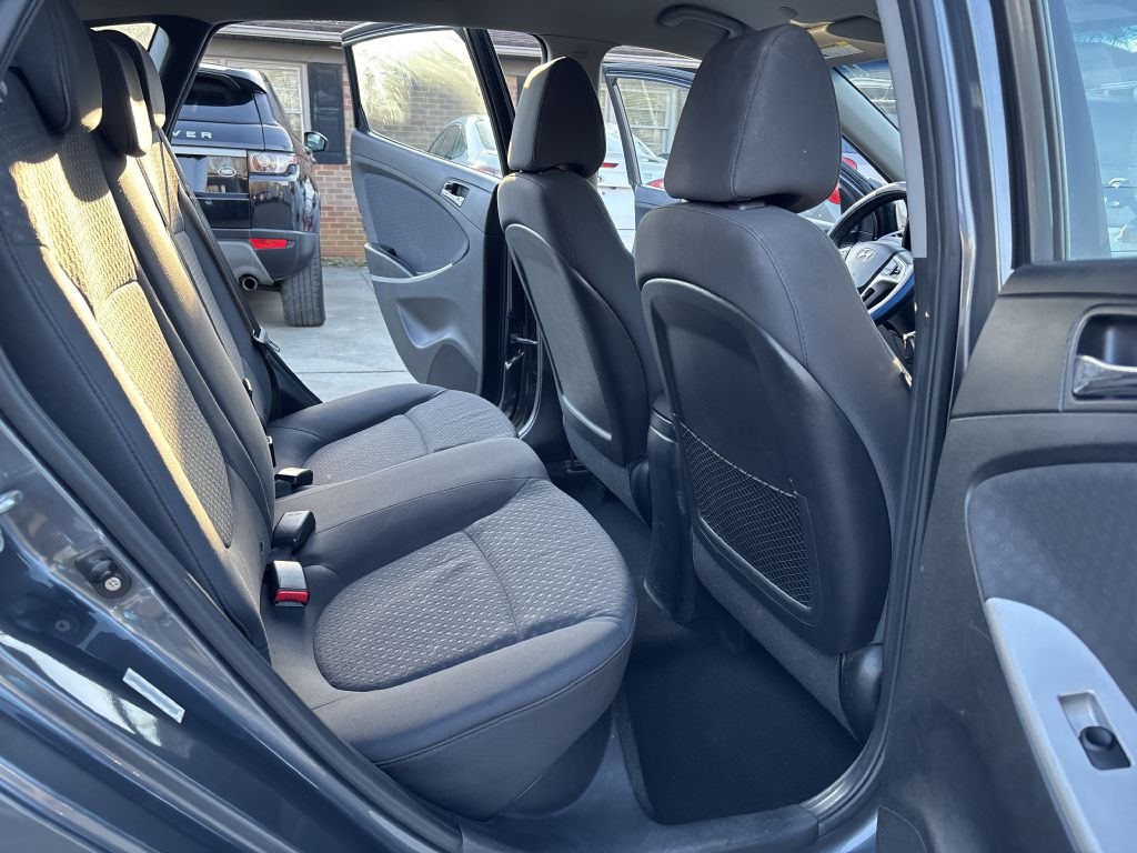 2012 Hyundai Accent Image 14