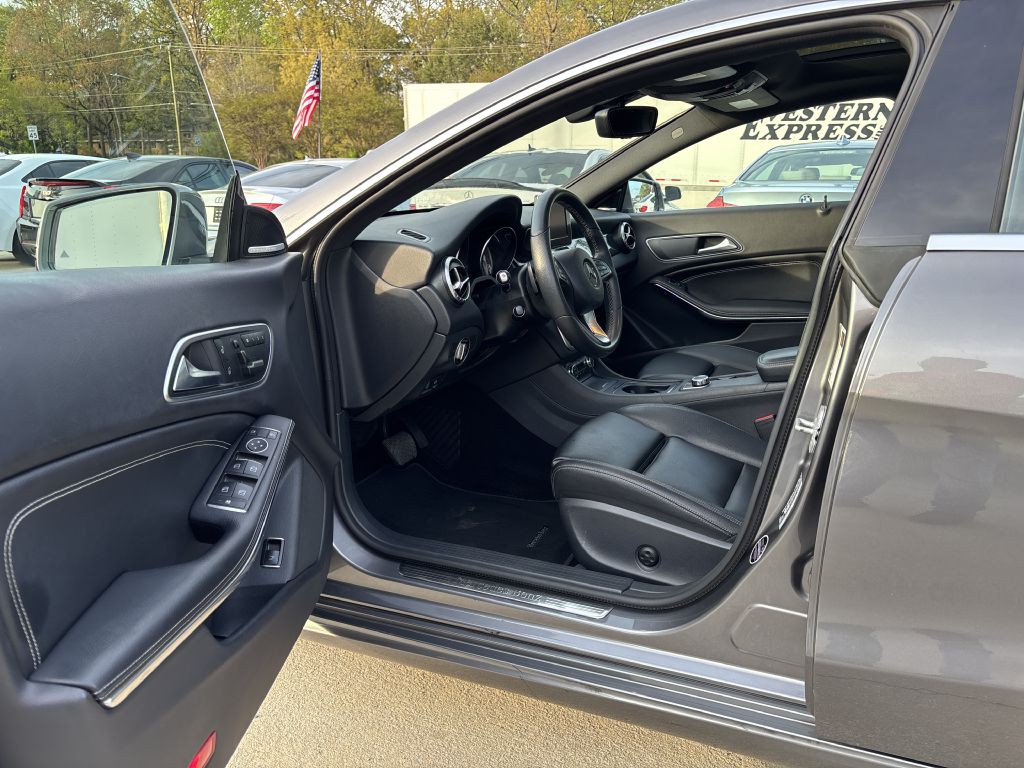 2016 Mercedes-Benz CLA-Class Image 9