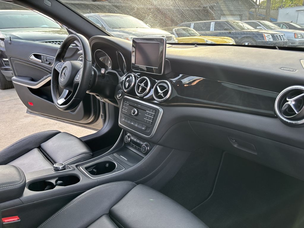 2016 Mercedes-Benz CLA-Class Image 24