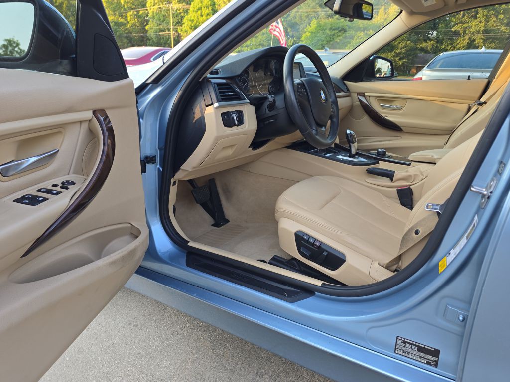 2013 BMW 3 Series Image 7