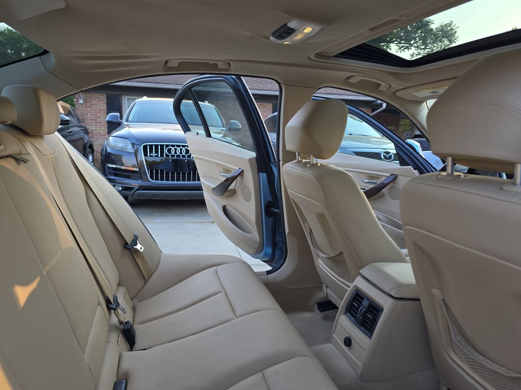 2013 BMW 3 Series Image 13