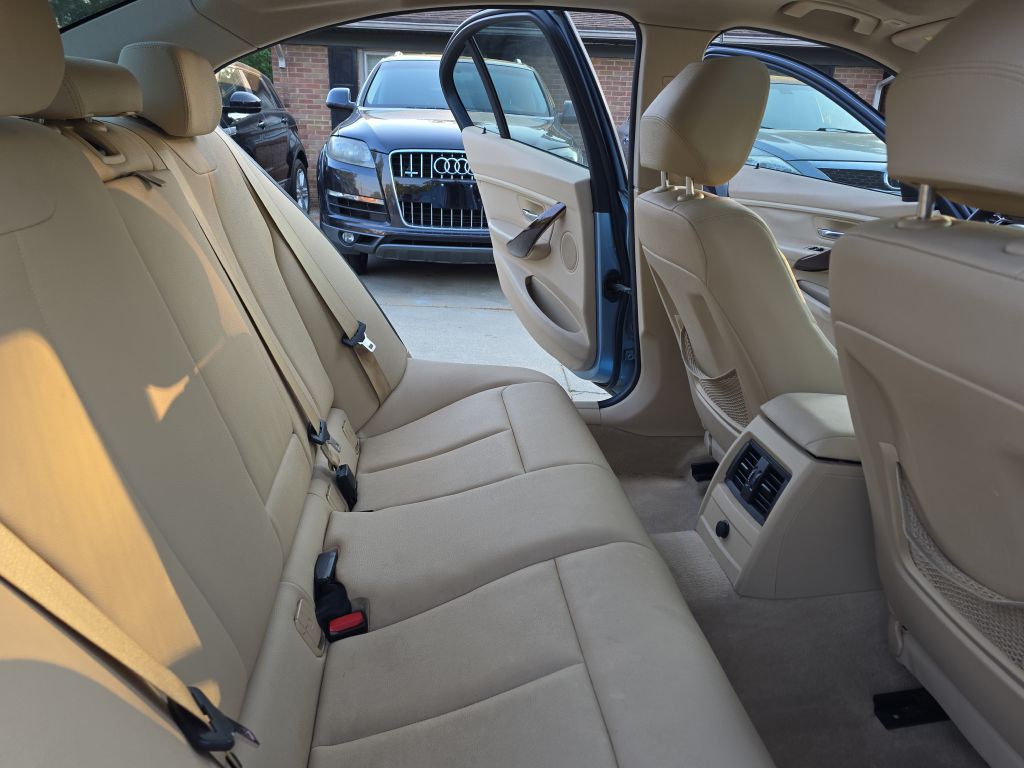2013 BMW 3 Series Image 15