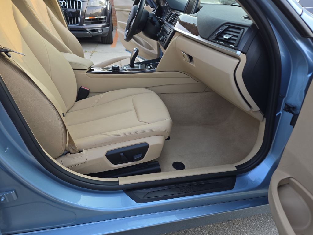 2013 BMW 3 Series Image 16