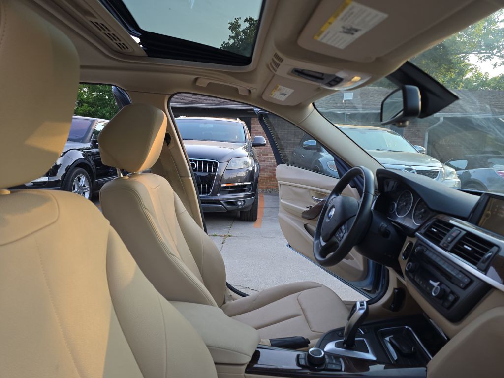 2013 BMW 3 Series Image 17