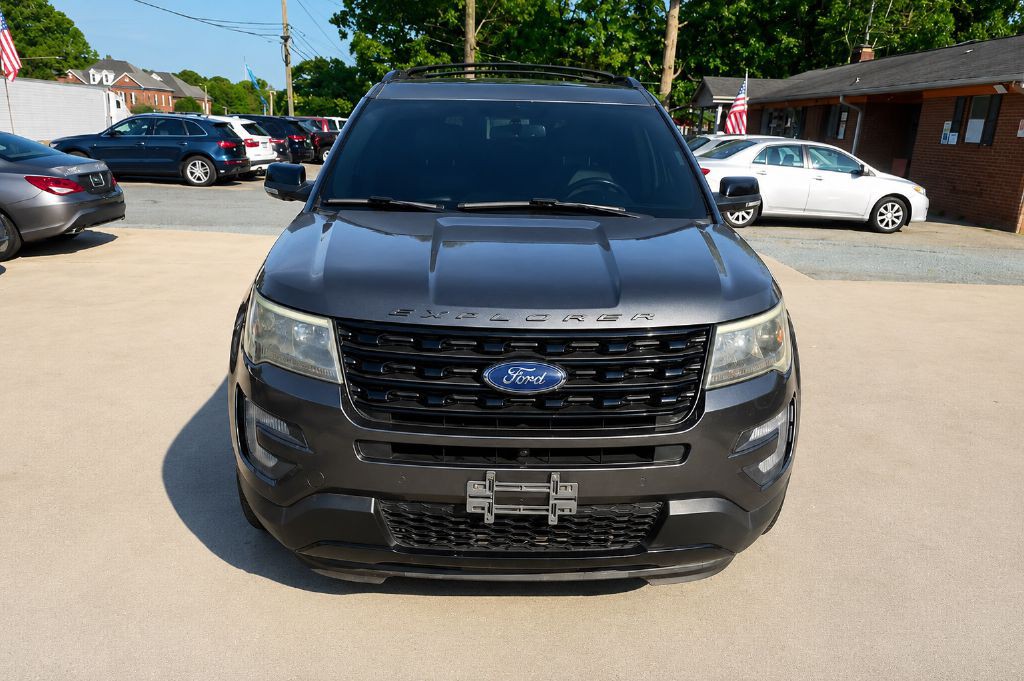 2016 Ford Explorer Image 2