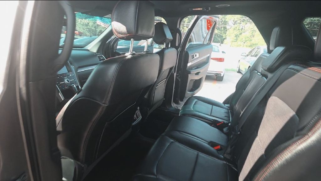 2016 Ford Explorer Image 9