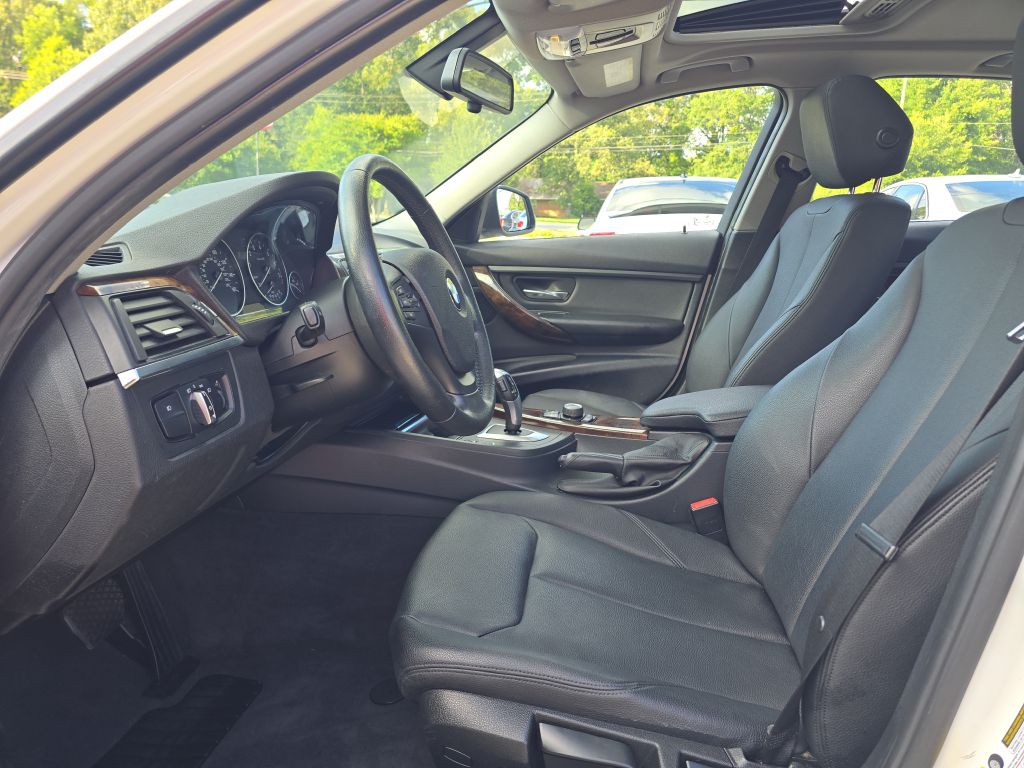 2015 BMW 3 Series Image 9