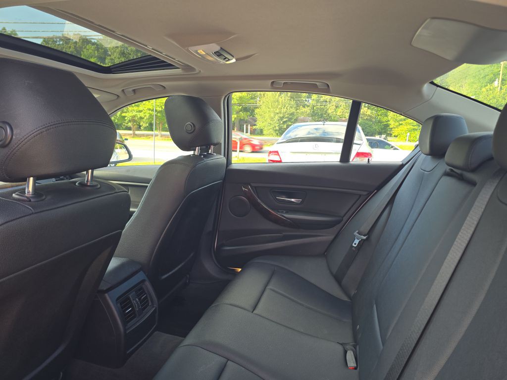 2015 BMW 3 Series Image 14
