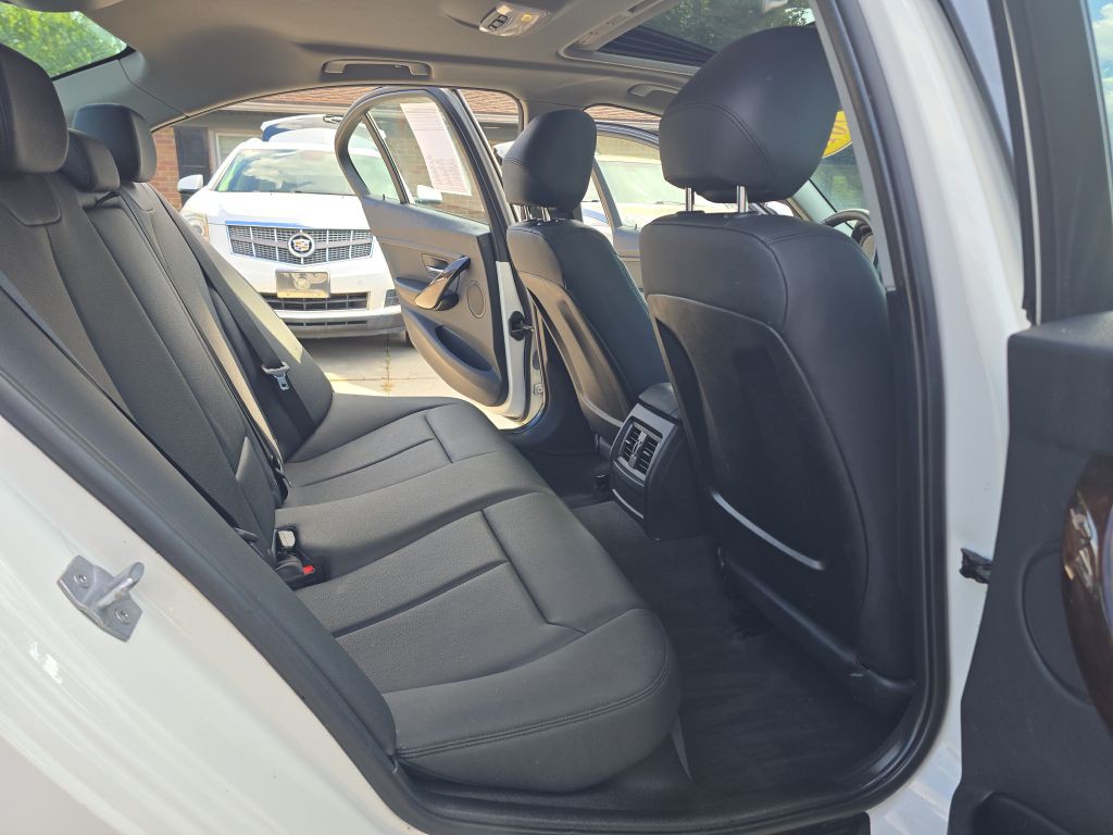 2015 BMW 3 Series Image 17