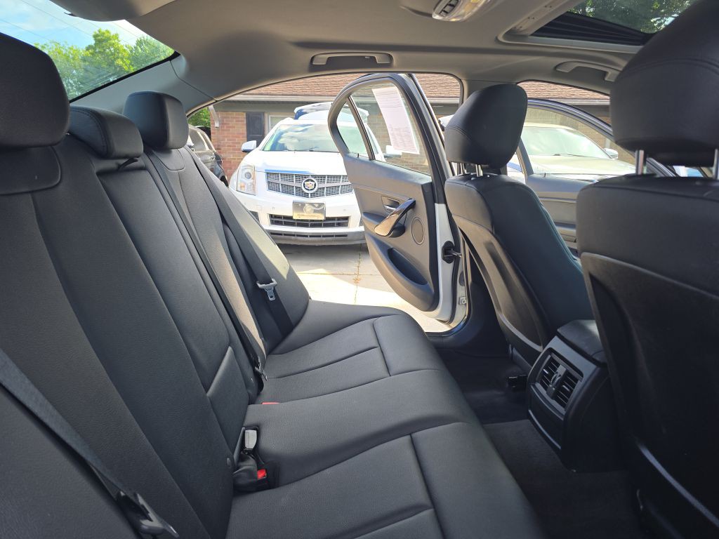 2015 BMW 3 Series Image 19