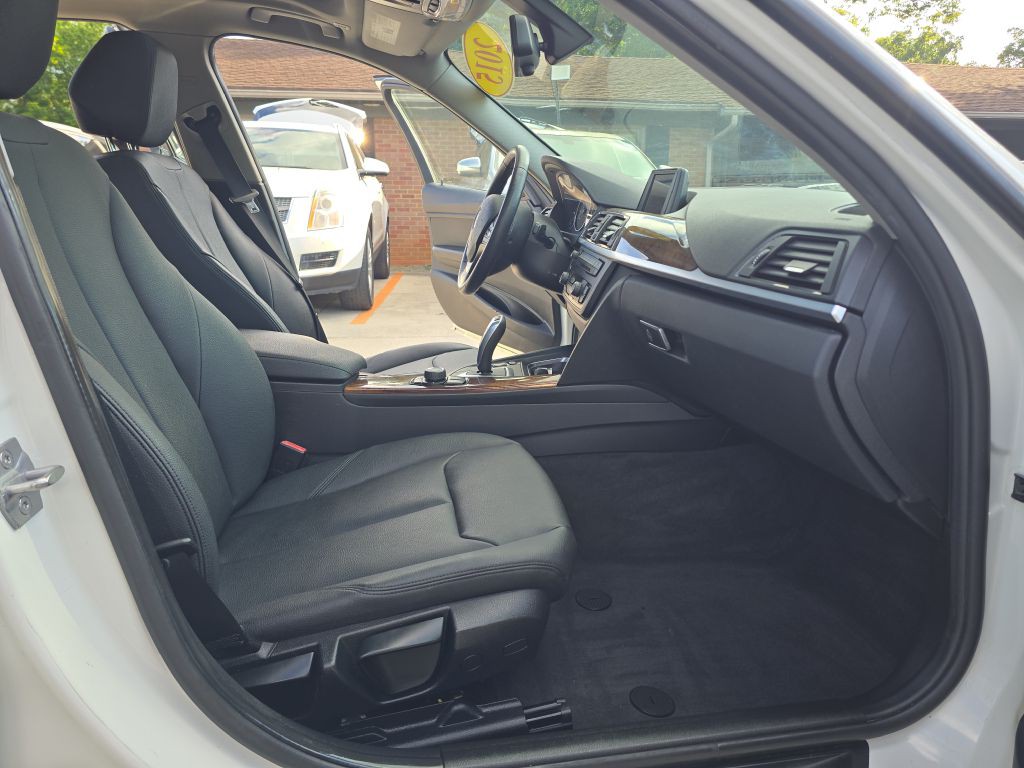 2015 BMW 3 Series Image 21