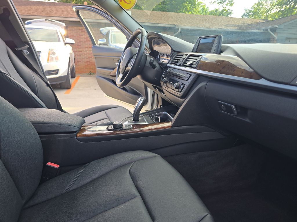 2015 BMW 3 Series Image 23