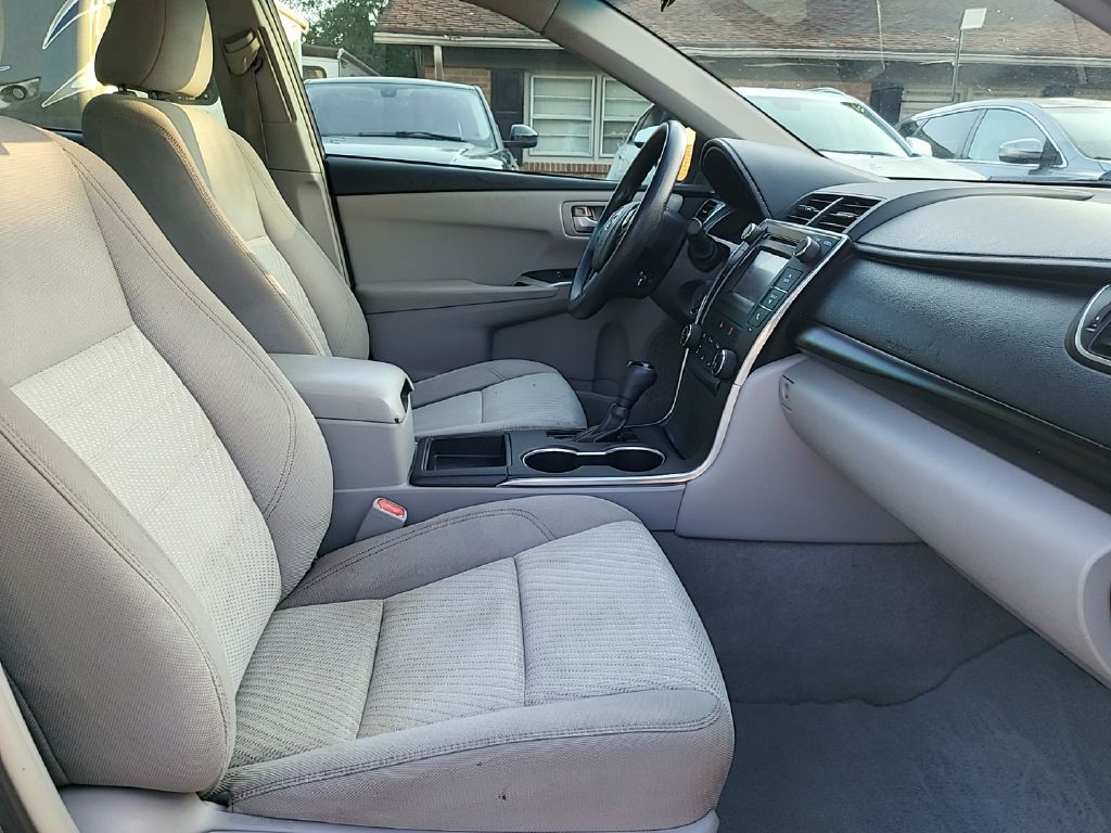 2015 Toyota Camry Image 9