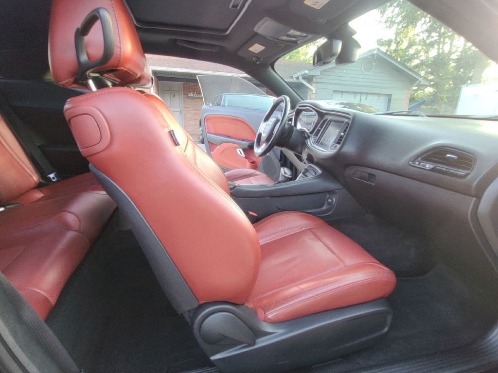 2015 Dodge Challenger Image 8