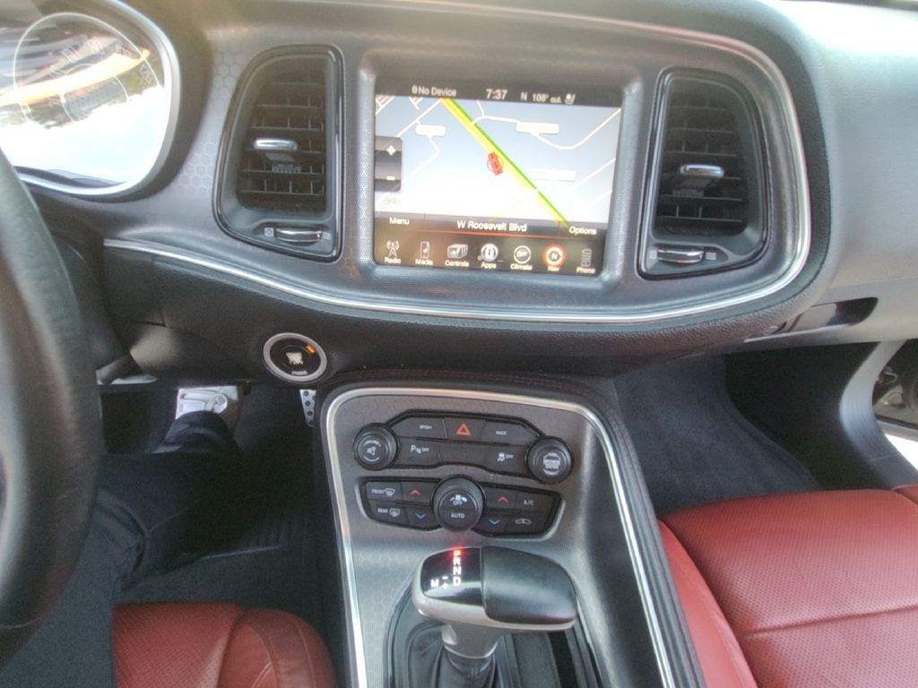 2015 Dodge Challenger Image 11