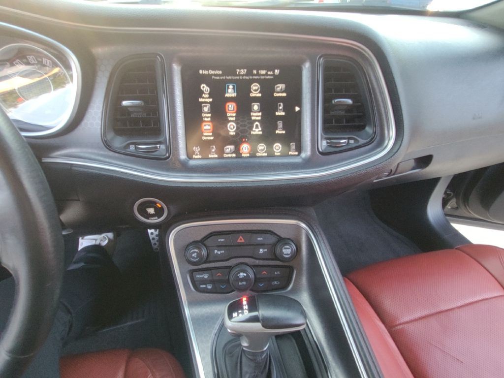 2015 Dodge Challenger Image 12