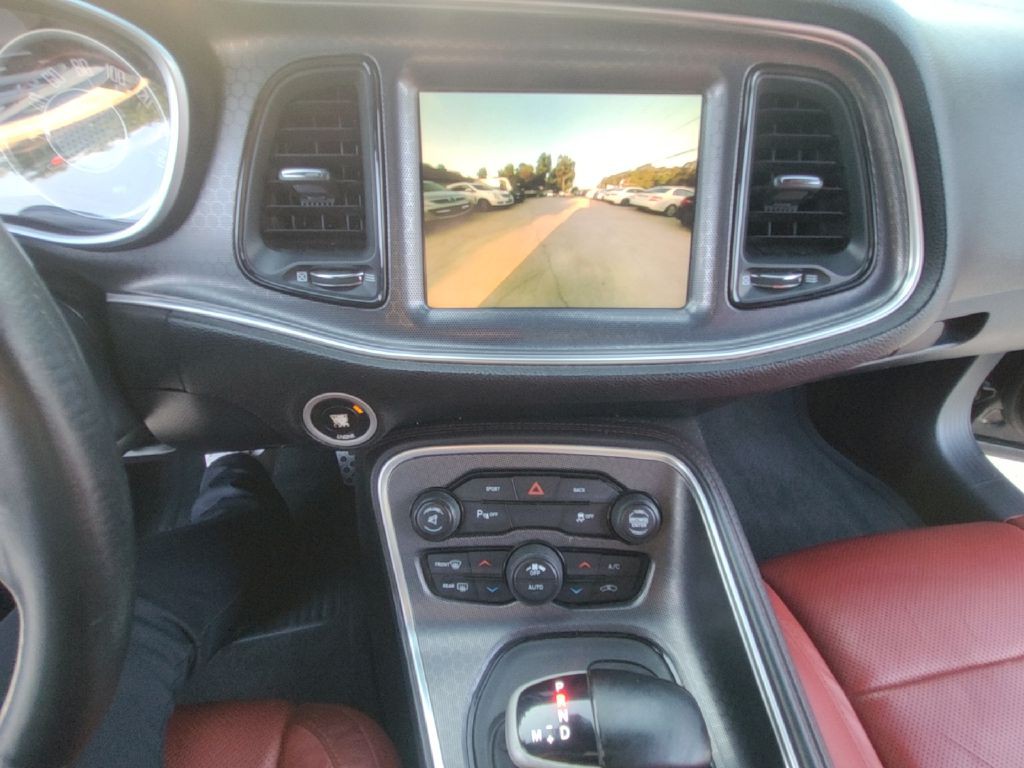 2015 Dodge Challenger Image 13