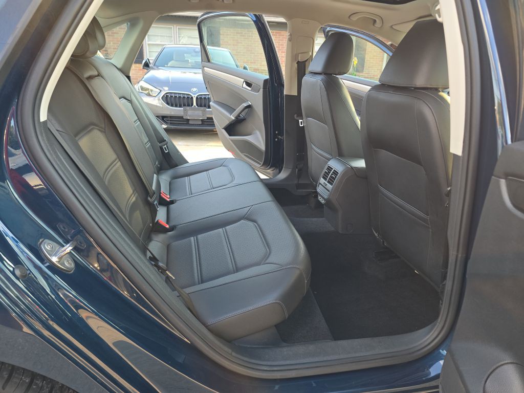 2021 Volkswagen Passat Image 17