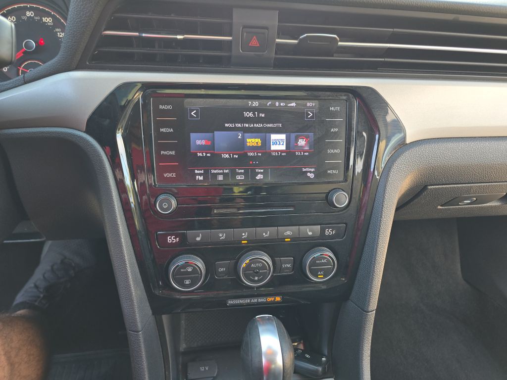 2021 Volkswagen Passat Image 22