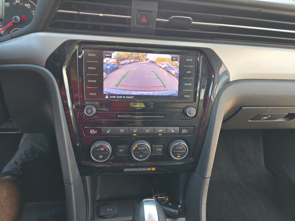 2021 Volkswagen Passat Image 23