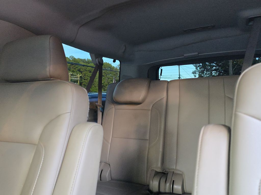 2015 Chevrolet Suburban Image 12