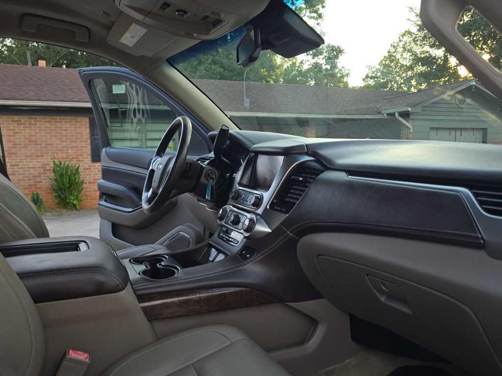2015 Chevrolet Suburban Image 24